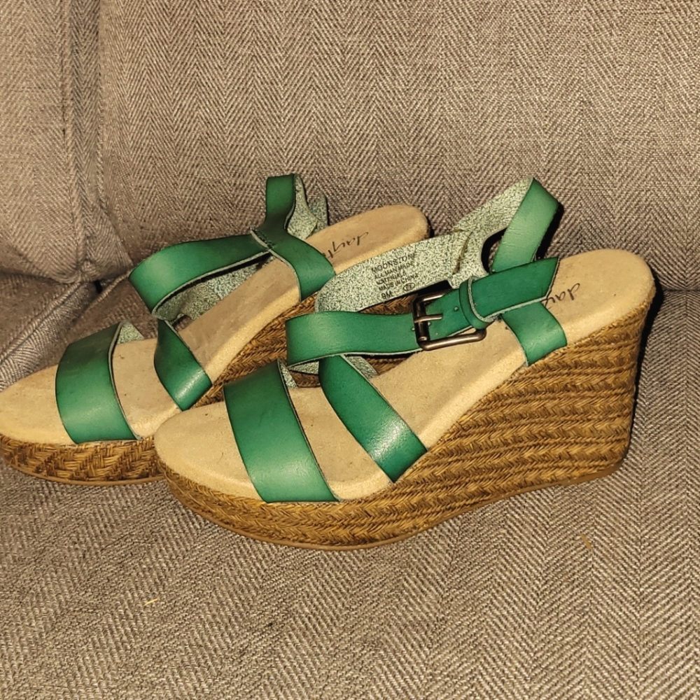 Daytrip teal wedge size 9